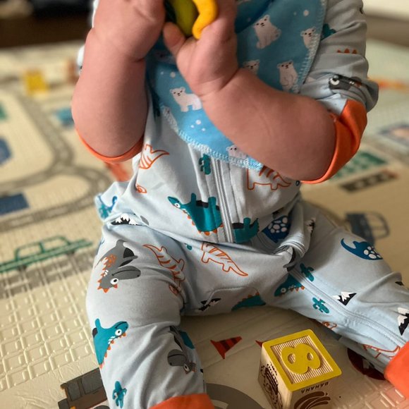 KaWaii Stylish Triangle Bandana Bib Scarfs for feeding teething drooling 4-Pack - Picture 7 of 9